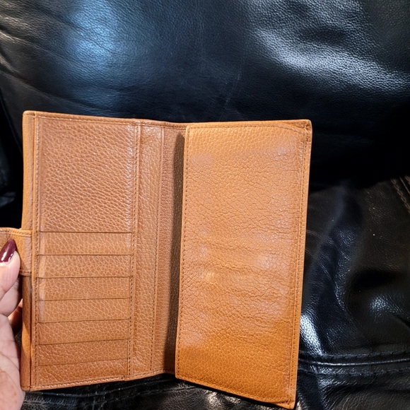 GUCCI LONG WALLET EUC. - Picture 5 of 9
